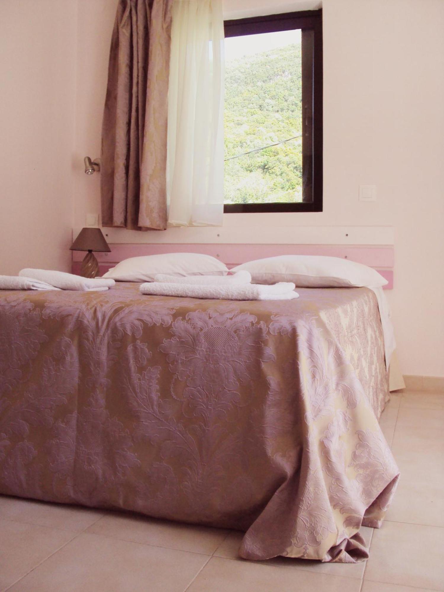 Yasemi Rooms Vasiliki  Ruang foto